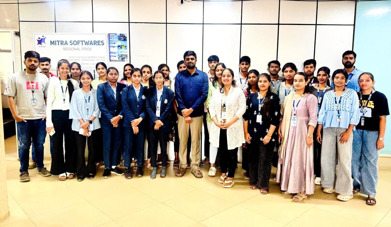 An intern batch at the Mitra Softwares office